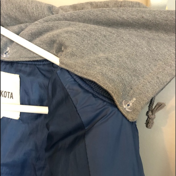 BB Dakota Puffer Jacket with Removable Hood. Small - Picture 4 of 6